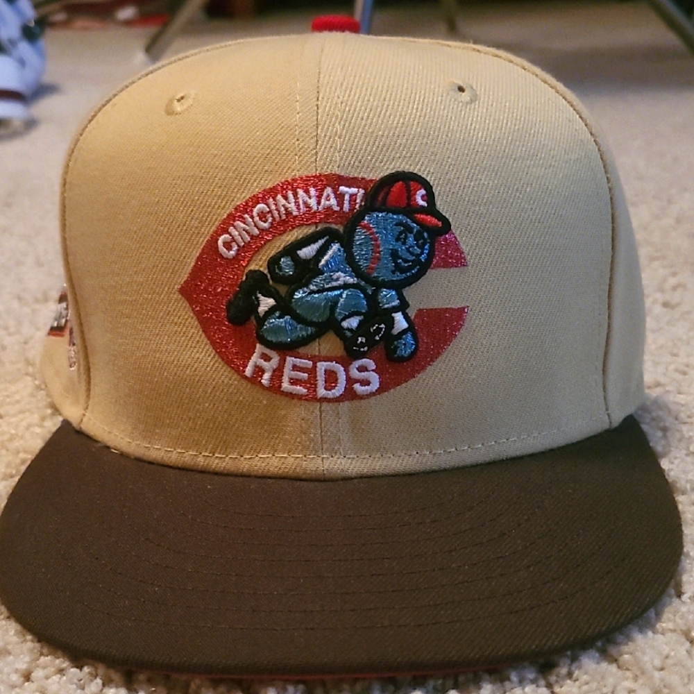 Cincinatti Reds 7 1/2 Fitted Hat